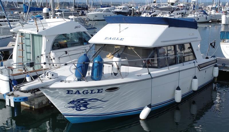 Carver  Carver 28 Command Bridge 