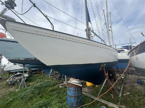 Holman and Pye Twister 28 For Sale From Seakers Yacht Brokers